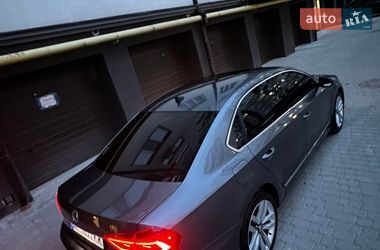 Седан Volkswagen Passat 2016 в Ивано-Франковске