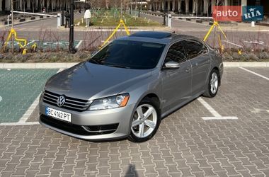 Седан Volkswagen Passat 2012 в Києві