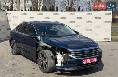 Седан Volkswagen Passat 2020 в Луцке