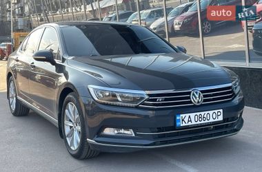 Седан Volkswagen Passat 2018 в Киеве