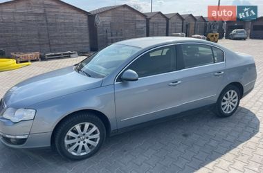 Седан Volkswagen Passat 2010 в Житомире