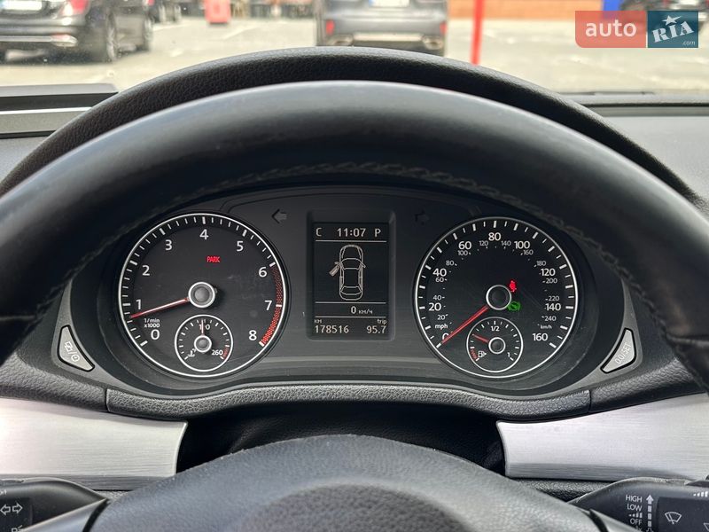 Седан Volkswagen Passat 2012 в Києві