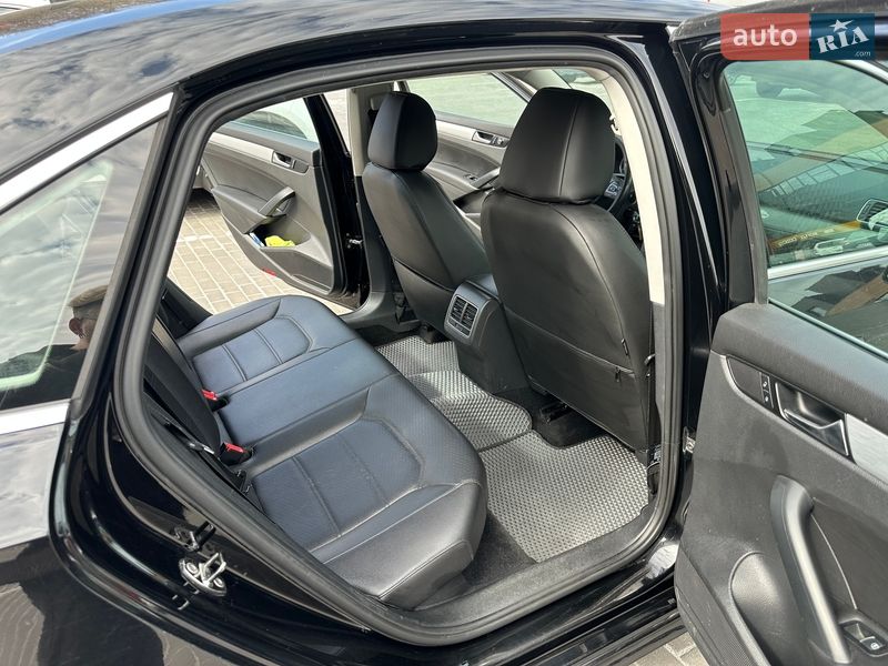 Седан Volkswagen Passat 2012 в Києві