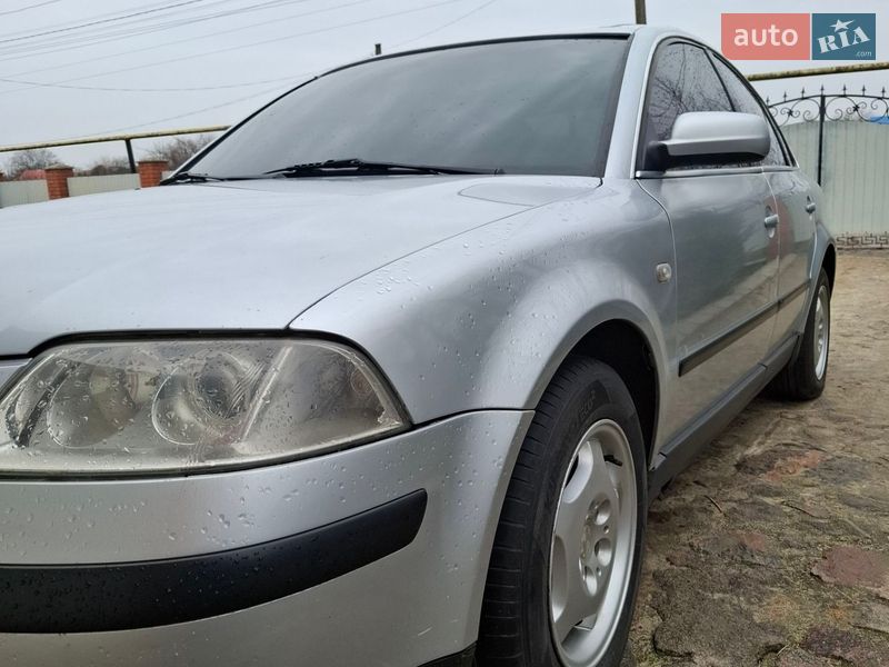 Седан Volkswagen Passat 2000 в Семеновке