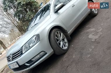Універсал Volkswagen Passat 2012 в Дніпрі