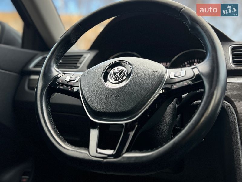 Седан Volkswagen Passat 2016 в Львове