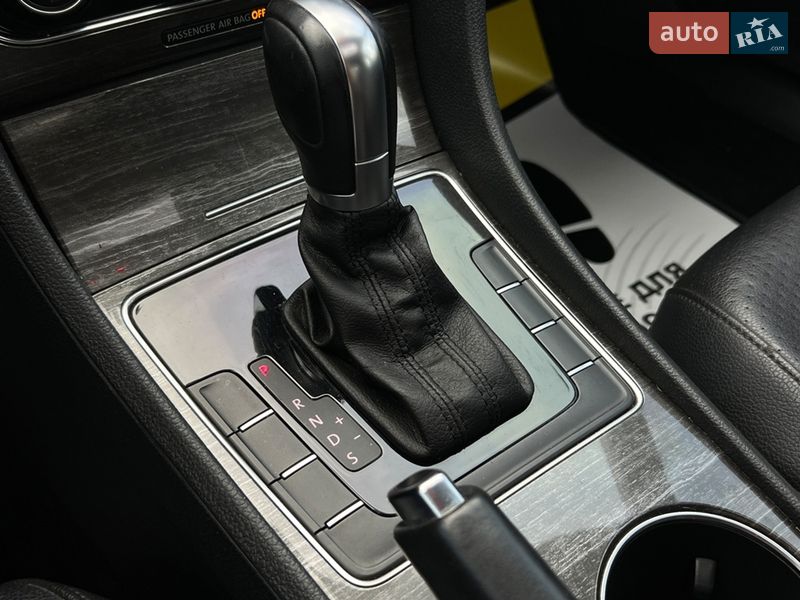 Седан Volkswagen Passat 2016 в Львове