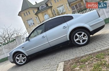 Седан Volkswagen Passat 2000 в Чернівцях