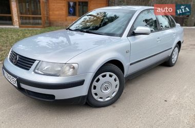 Седан Volkswagen Passat 2000 в Киверцах