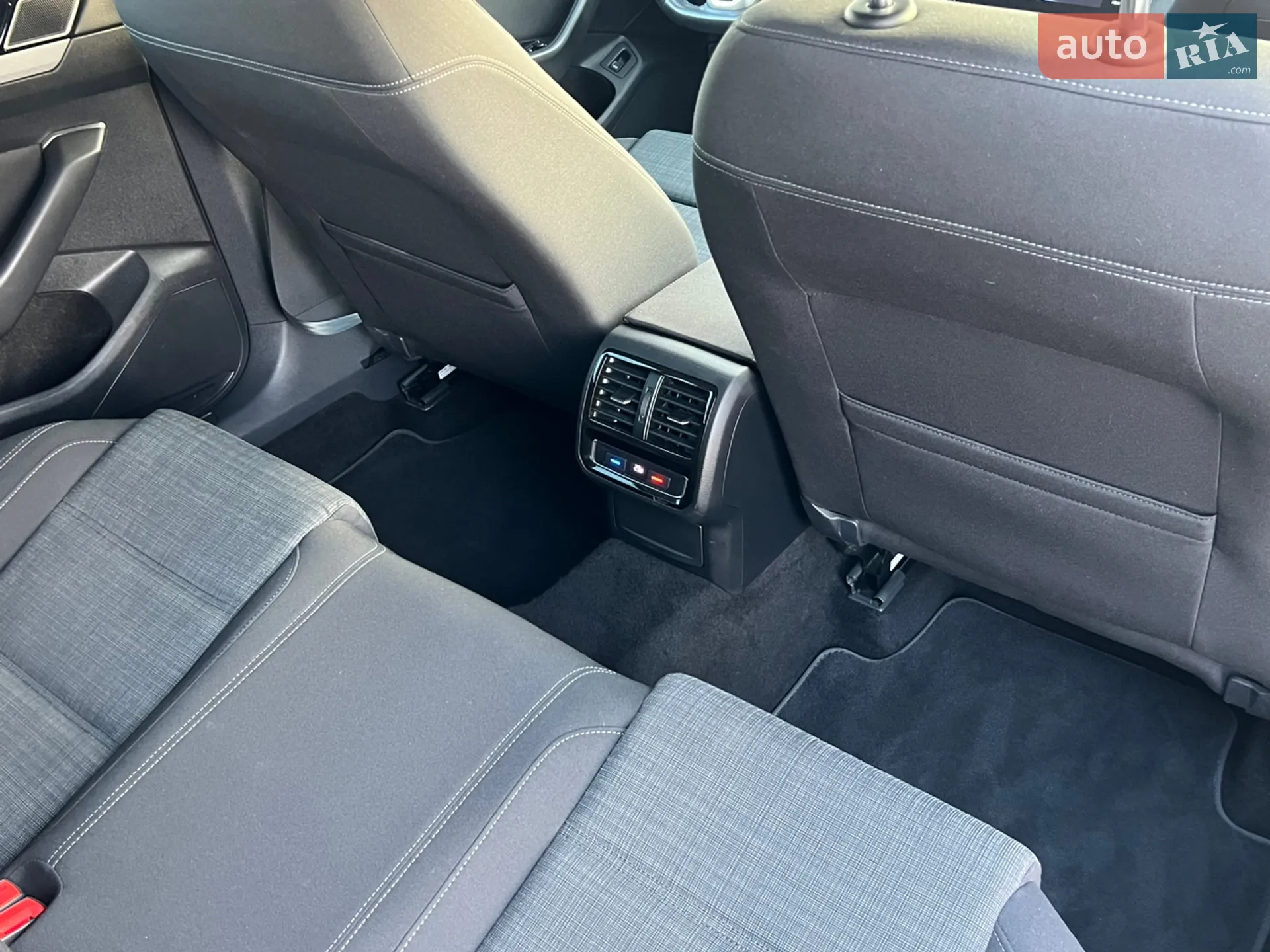2019 Volkswagen Passat - мініатюра 12