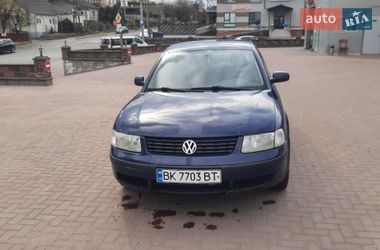 Седан Volkswagen Passat 1998 в Рівному