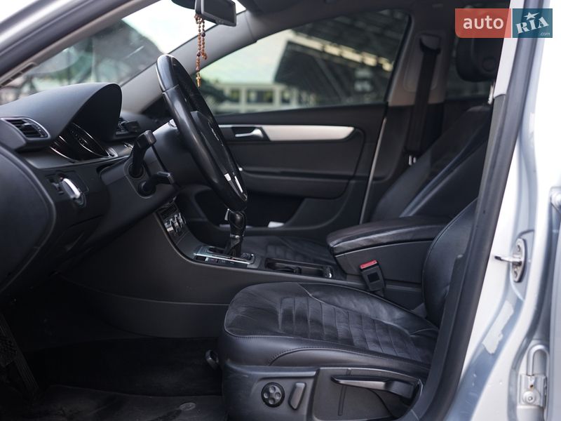 Седан Volkswagen Passat 2012 в Львове