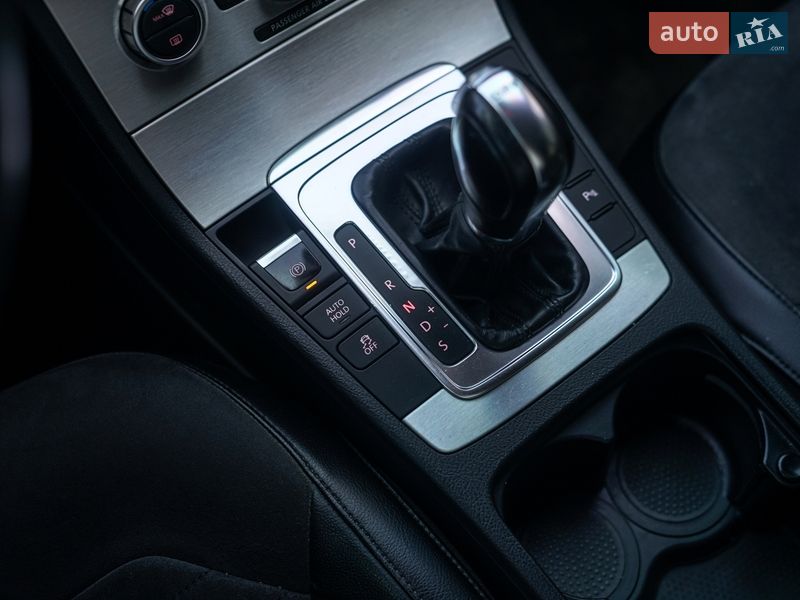 Седан Volkswagen Passat 2012 в Львове