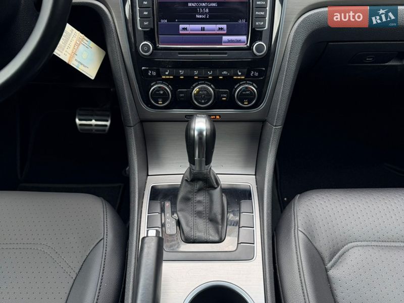 Седан Volkswagen Passat 2014 в Киеве