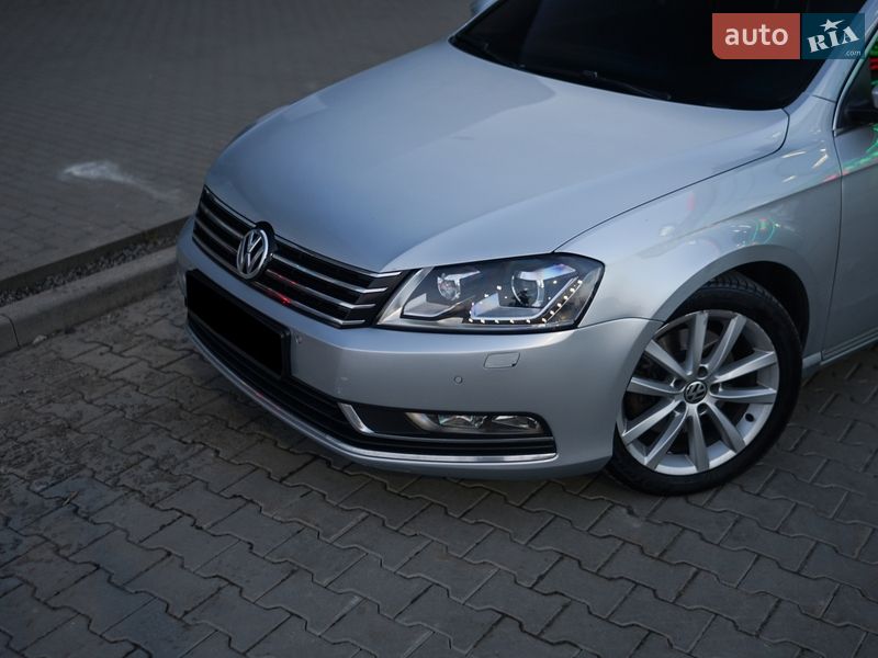 Седан Volkswagen Passat 2012 в Львове