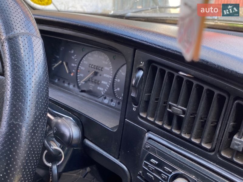 Седан Volkswagen Passat 1992 в Новоселице