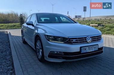 Седан Volkswagen Passat 2015 в Ровно