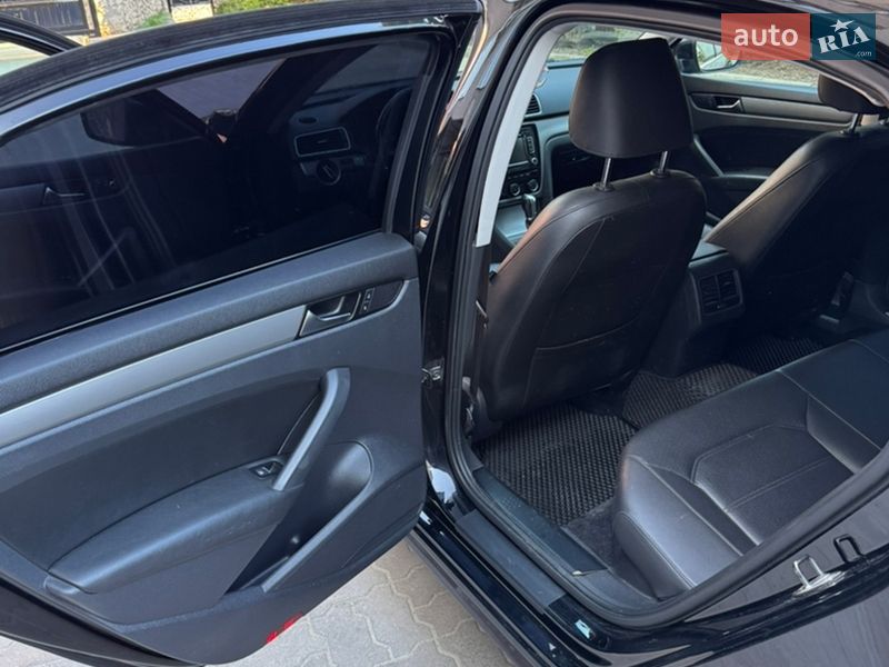 Седан Volkswagen Passat 2013 в Тернополе