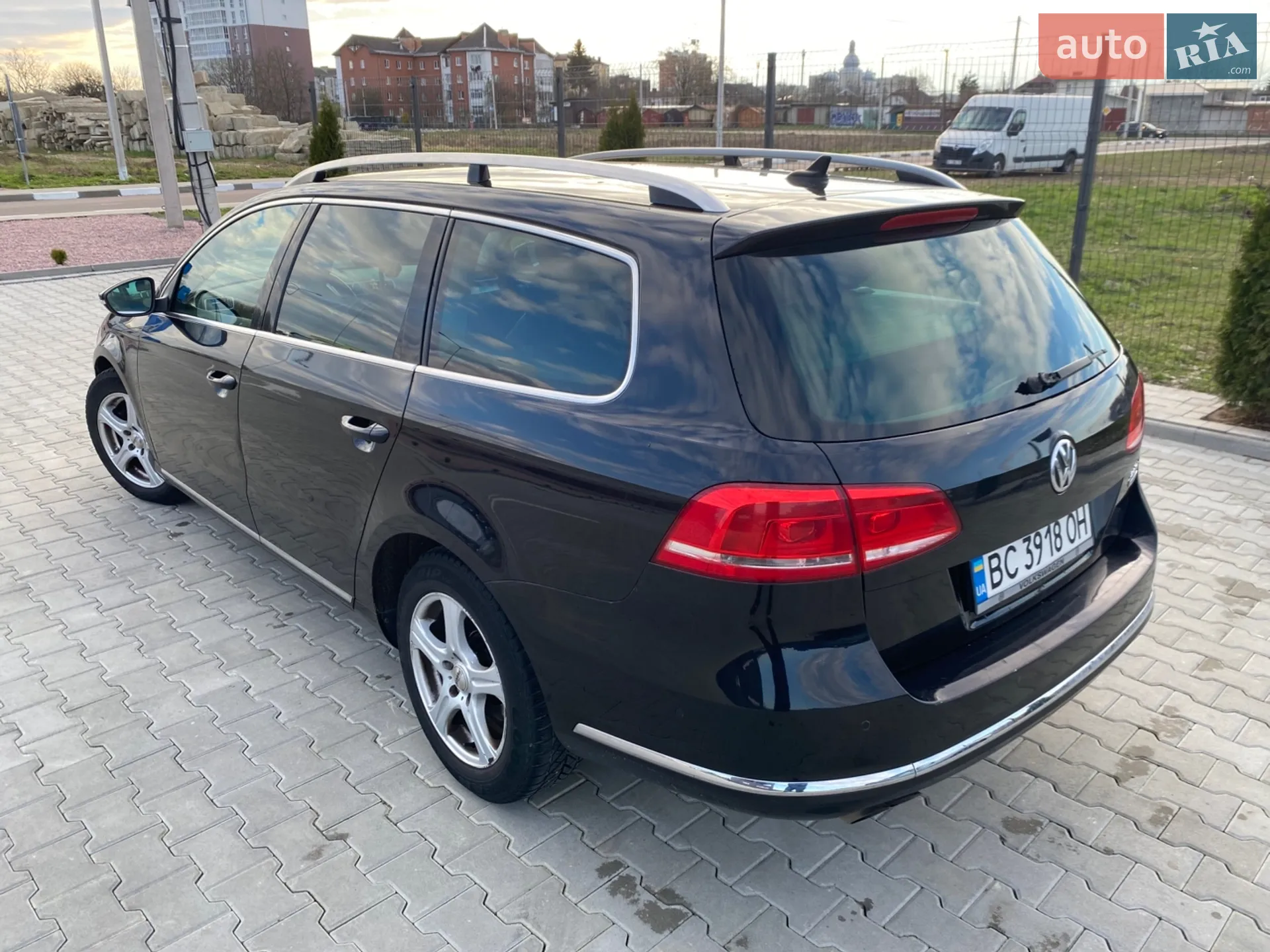 2010 Volkswagen Passat - мініатюра 2