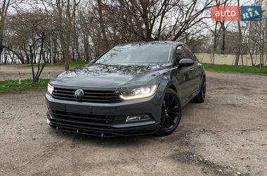 Седан Volkswagen Passat 2016 в Одессе