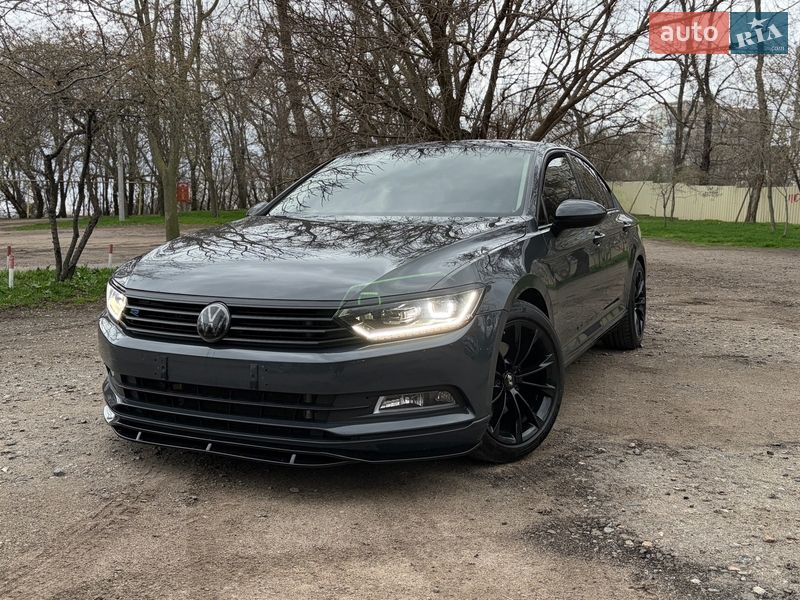 Седан Volkswagen Passat 2016 в Одессе