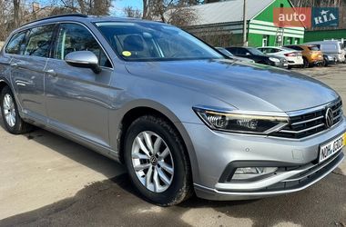 Универсал Volkswagen Passat 2020 в Киеве