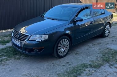 Седан Volkswagen Passat 2010 в Луцьку