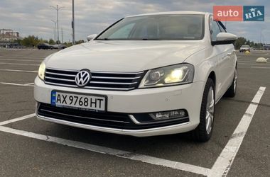 Седан Volkswagen Passat 2013 в Києві