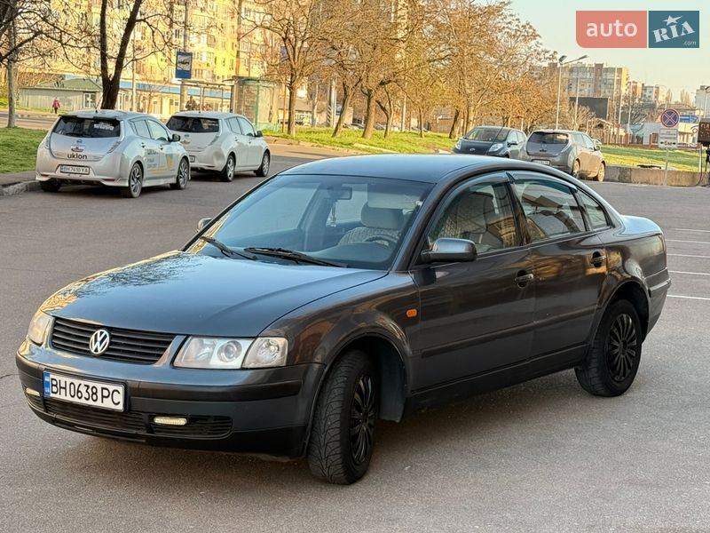 Седан Volkswagen Passat 1999 в Одессе