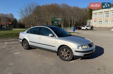 Седан Volkswagen Passat 1999 в Волочиске