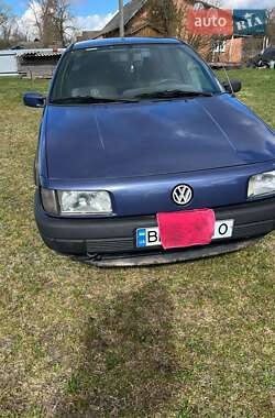 Седан Volkswagen Passat 1993 в Дубровице