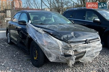 Седан Volkswagen Passat 2014 в Львові