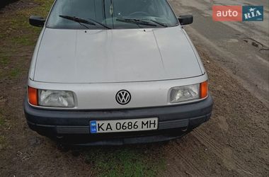 Седан Volkswagen Passat 1988 в Барышевке