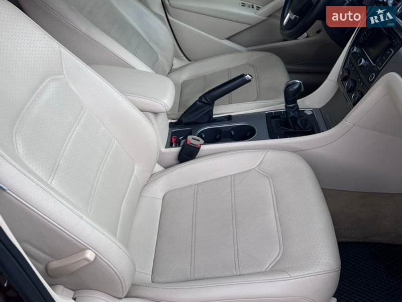 Седан Volkswagen Passat 2013 в Днепре