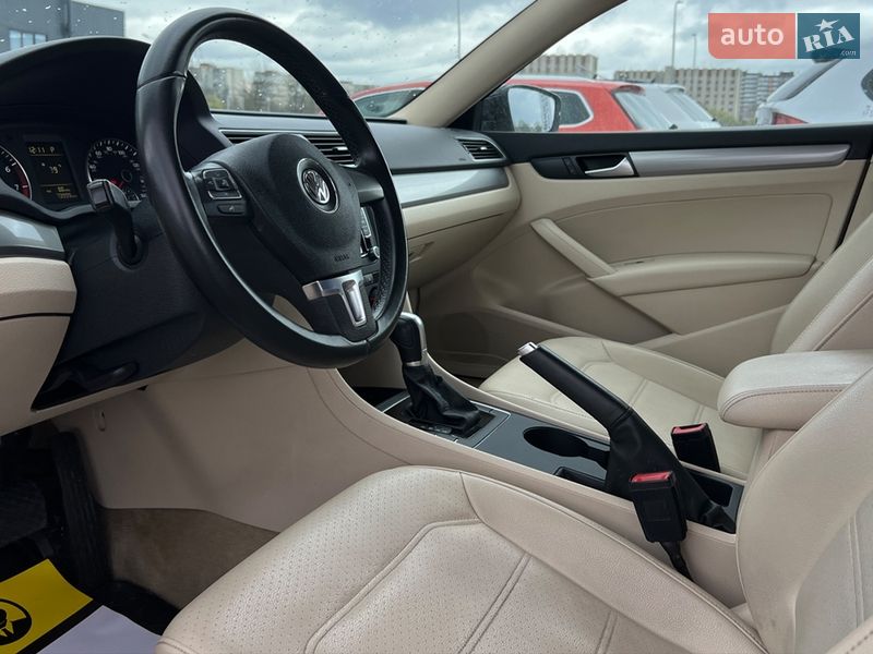 Седан Volkswagen Passat 2015 в Львове