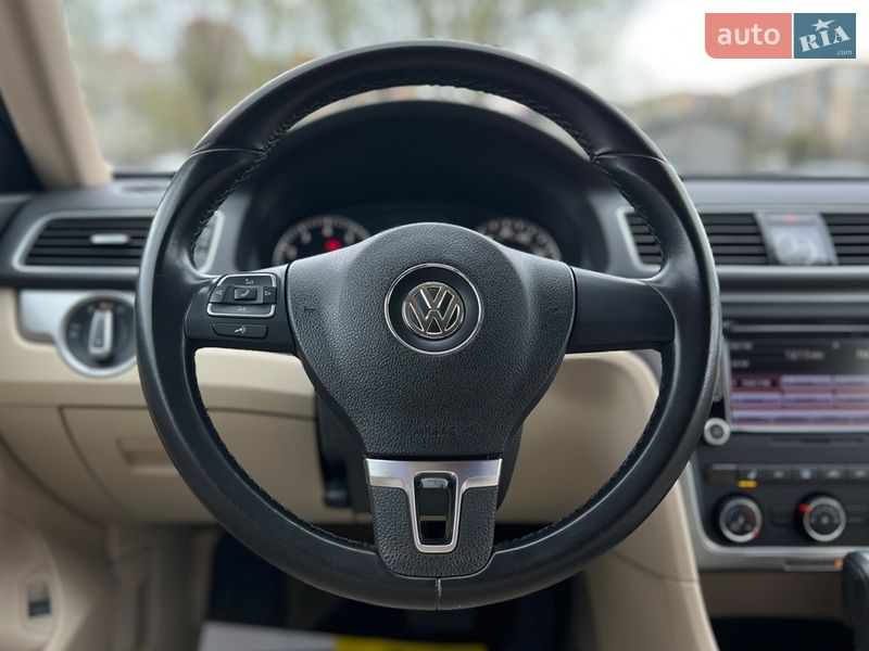 Седан Volkswagen Passat 2015 в Львове