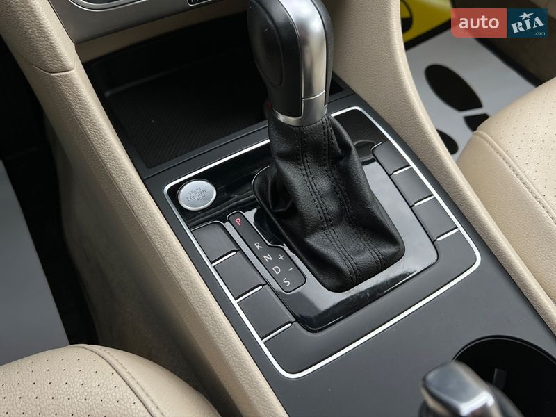 Седан Volkswagen Passat 2015 в Львове