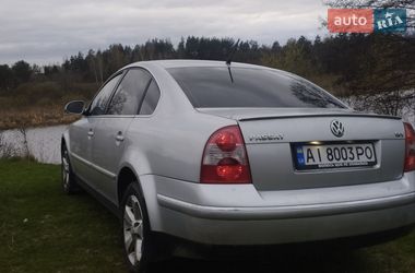 Седан Volkswagen Passat 2004 в Коростене