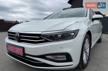 Универсал Volkswagen Passat 2022 в Вараше