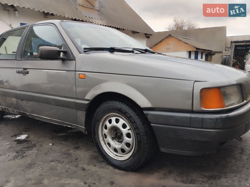 Седан Volkswagen Passat 1989 в Владимирце