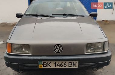 Седан Volkswagen Passat 1989 в Володимирці