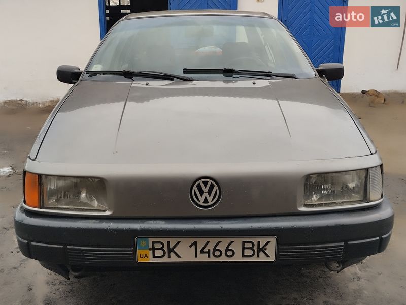 Седан Volkswagen Passat 1989 в Владимирце