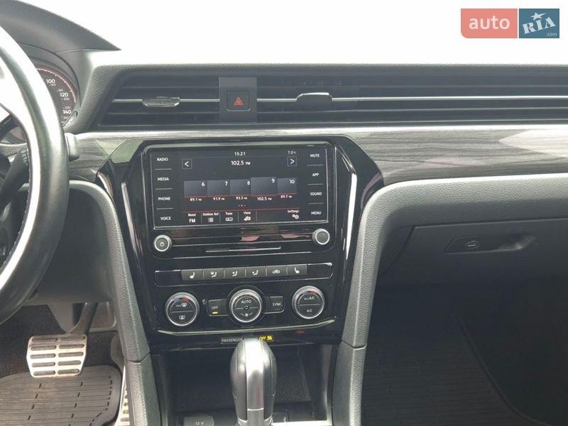 Седан Volkswagen Passat 2020 в Львове