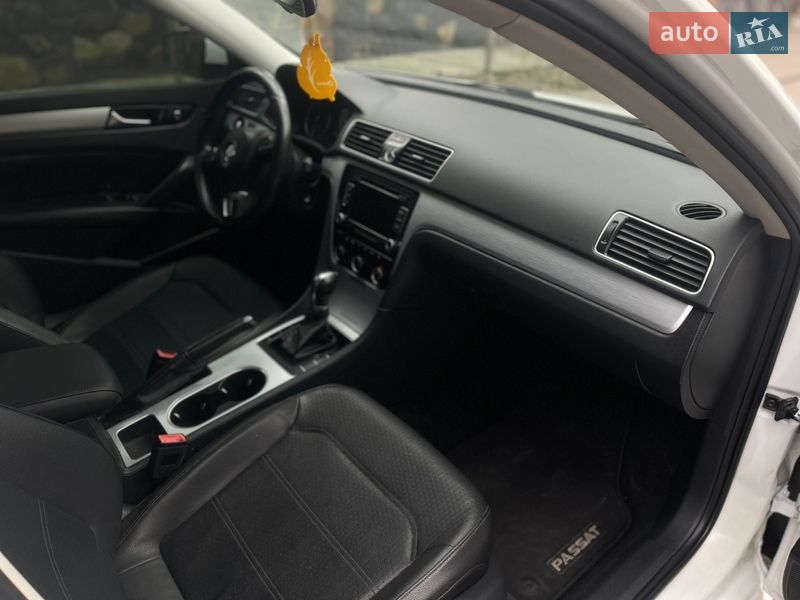 Седан Volkswagen Passat 2013 в Луцке