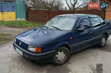 Седан Volkswagen Passat 1990 в Полтаві
