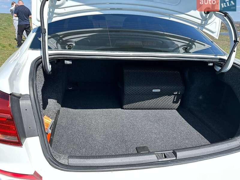 Седан Volkswagen Passat 2016 в Кривом Роге