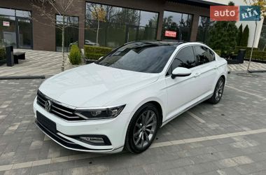 Седан Volkswagen Passat 2020 в Ужгороді