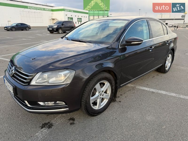 Седан Volkswagen Passat 2011 в Киеве