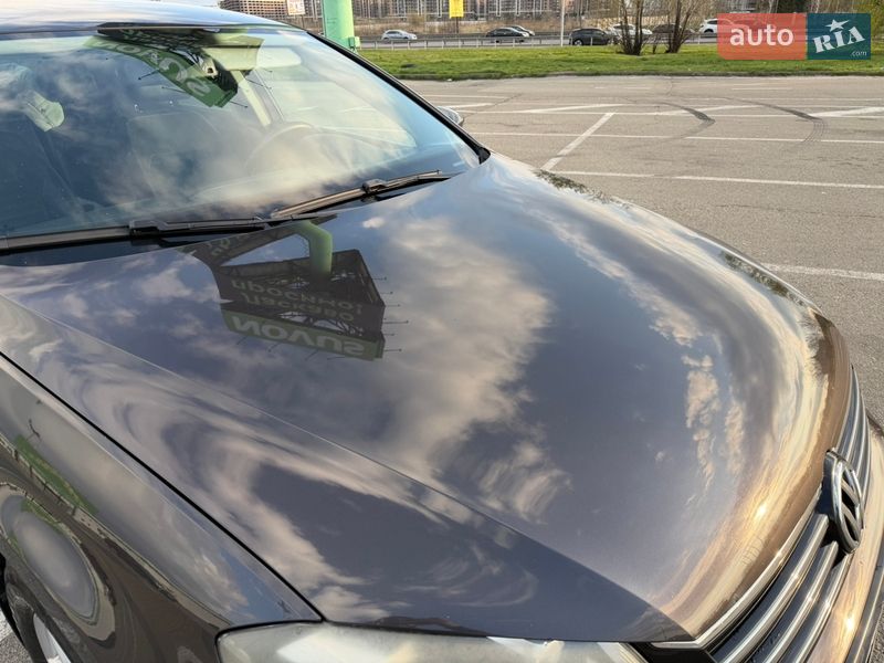 Седан Volkswagen Passat 2011 в Киеве