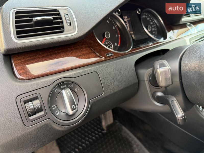 Седан Volkswagen Passat 2011 в Киеве